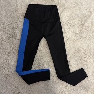 K-DEER Black & Blue Color-block 7/8 Sneaker Length Leggings